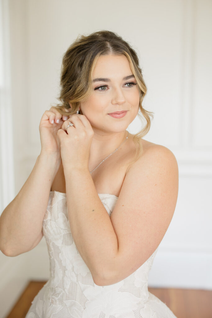 Orlando makeup bridal | Makeup Artist Orlando Beauty Brigade | Bride with soft glam look wearing earrings