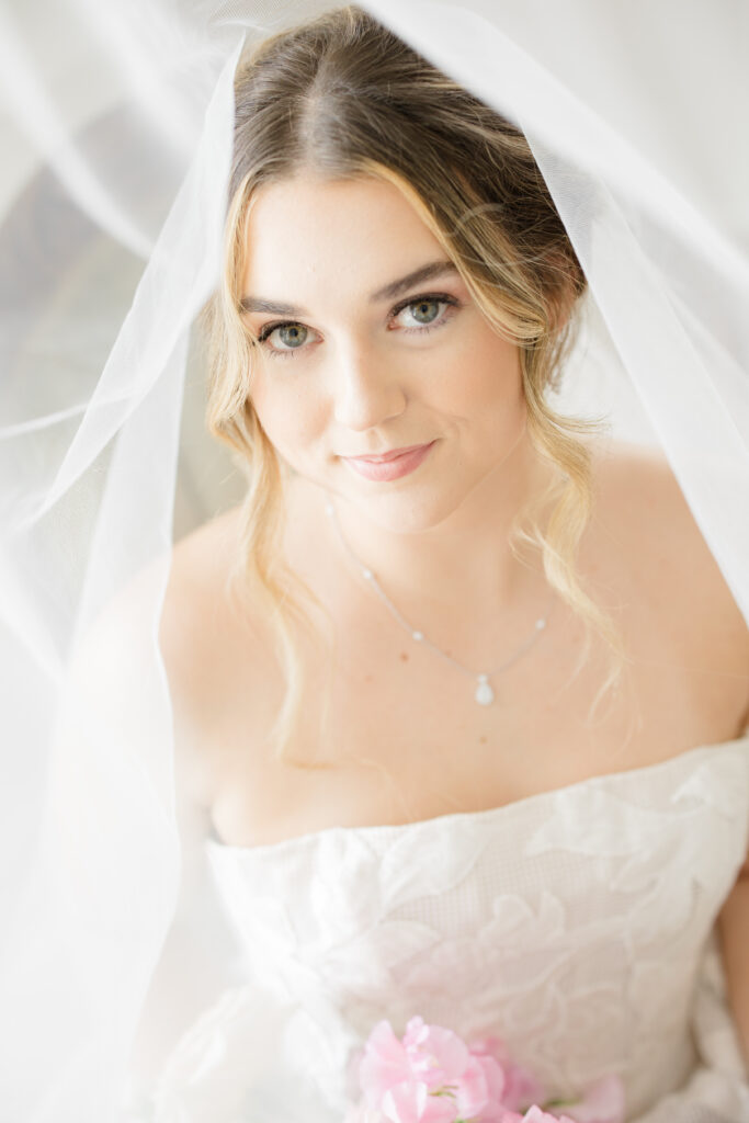 Orlando makeup bridal | Makeup Artist Orlando Beauty Brigade | Bride with soft glam makeup wearing a veil